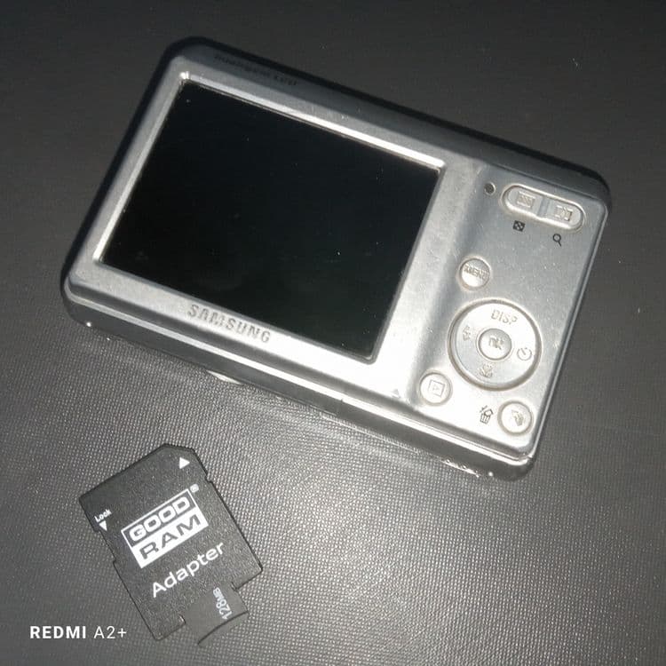 Samsung ES10 Camera. Made in china, SAMSUNG OPTO-ELECTRONICS CA.,LTD — 8