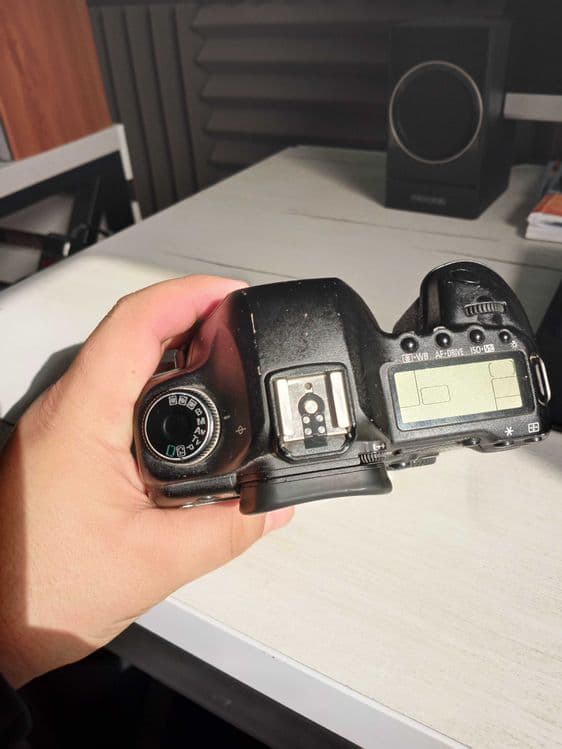 Canon EOS 5D Mark 2 — 4