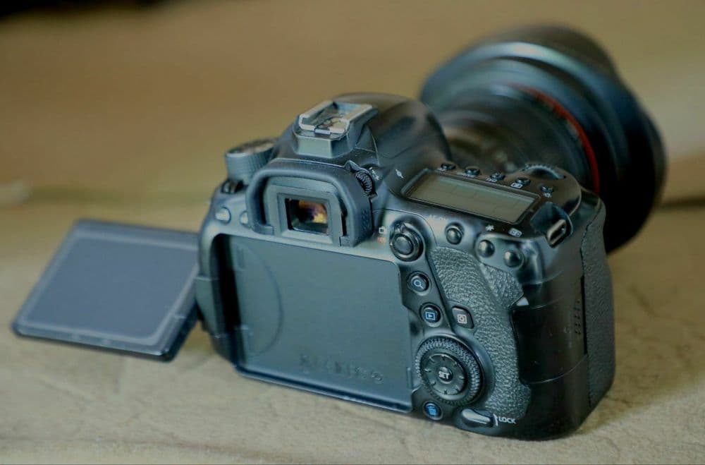 Canon 6D mark 2 sotiladi — 1