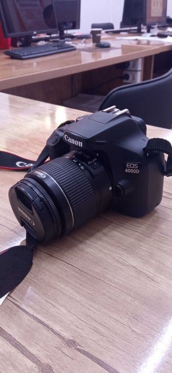 Canon EOS 4000 D kamera — 1