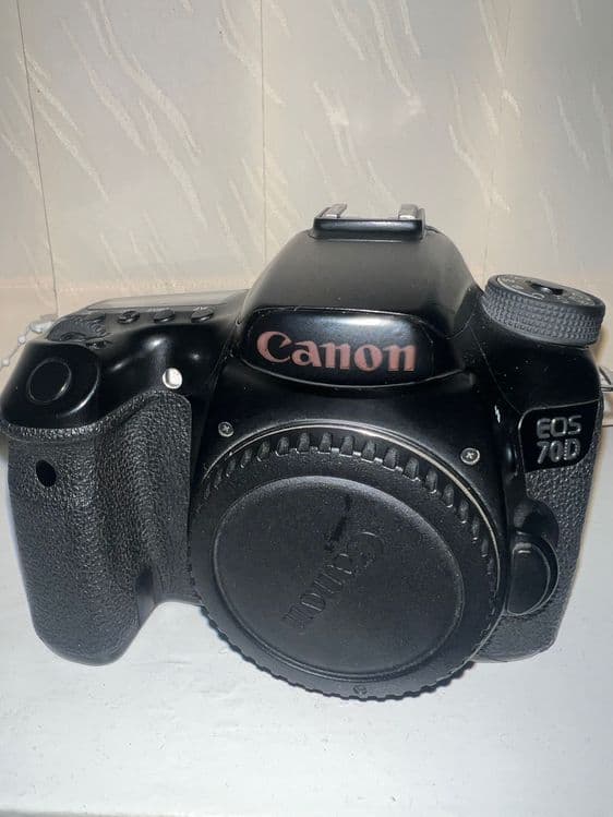 Canon eos 70d body sotiladi — 2