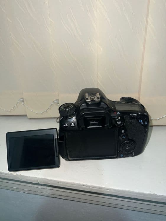 Canon eos 70d body sotiladi — 3