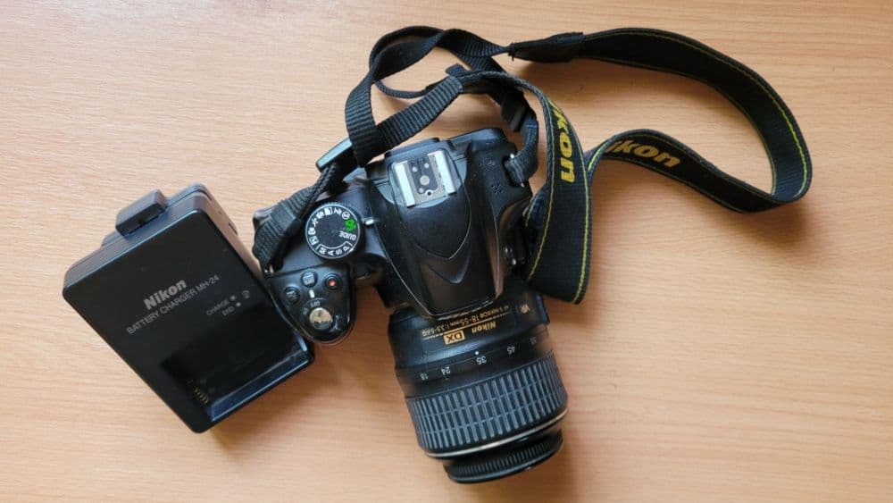 NIKON 3200 Sotiladi