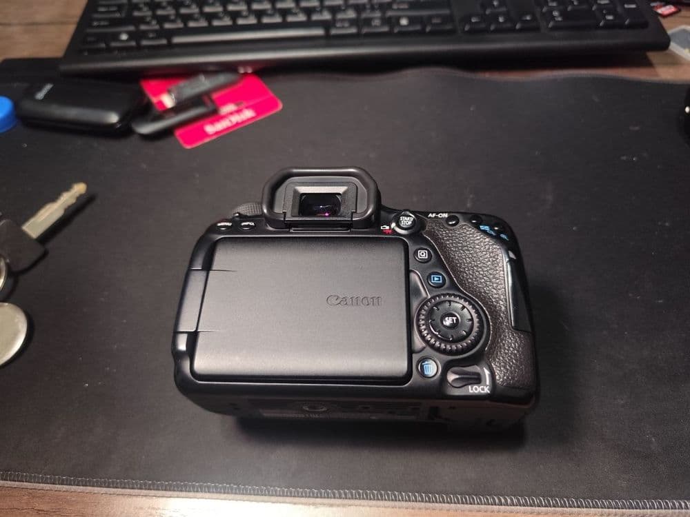 Canon eos 80d + 18.135 obektiv — 2