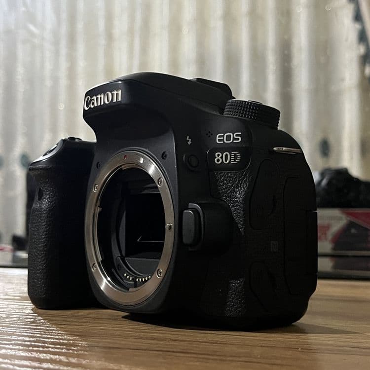 Canon 80D Sotiladi — 2