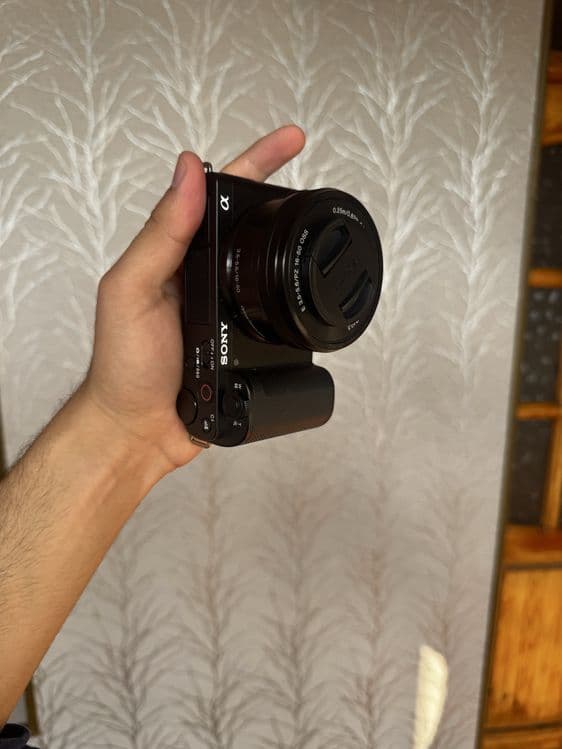 Sony ZV-E10 (16-50 kit lens) — 1