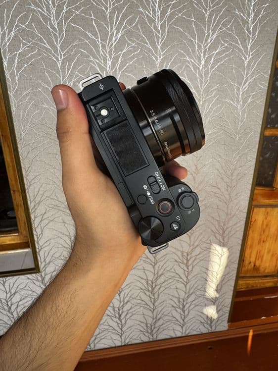 Sony ZV-E10 (16-50 kit lens) — 3