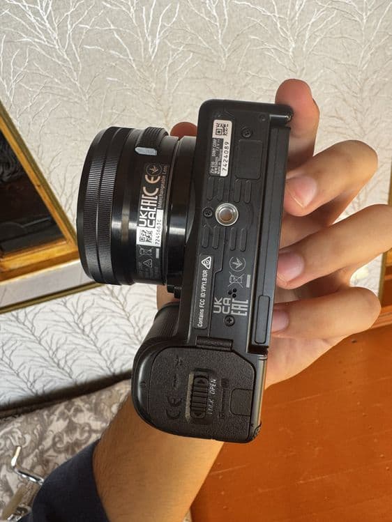 Sony ZV-E10 (16-50 kit lens) — 4