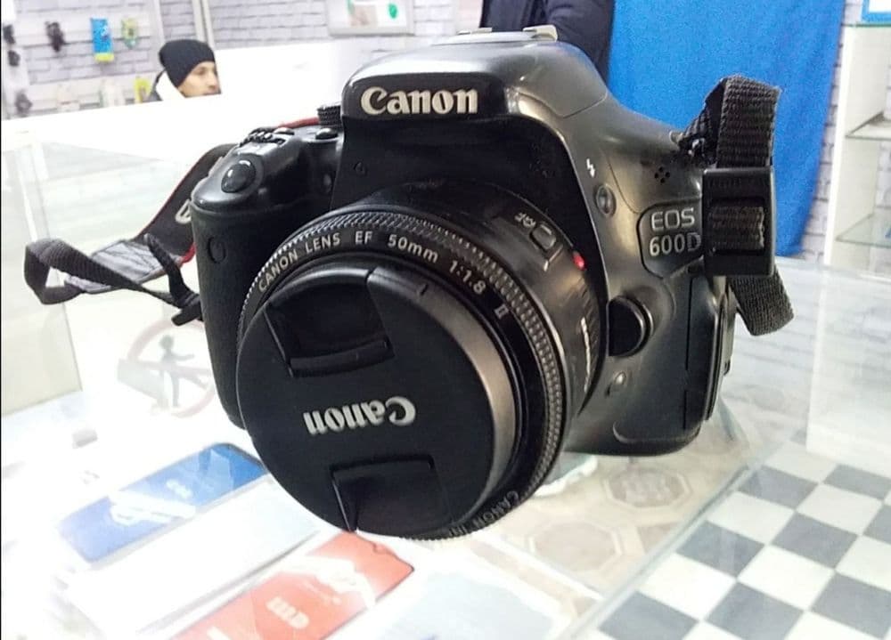 Canon 600D yahshi holatda — 2