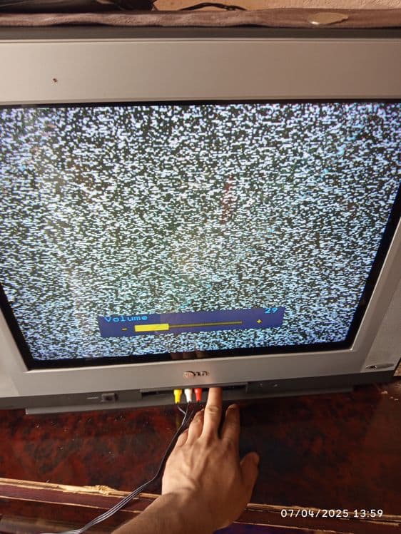 Televizor OLG rangli hamma joyi ishliydi — 1