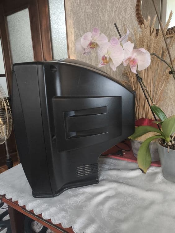 Televisor LG старый — 2