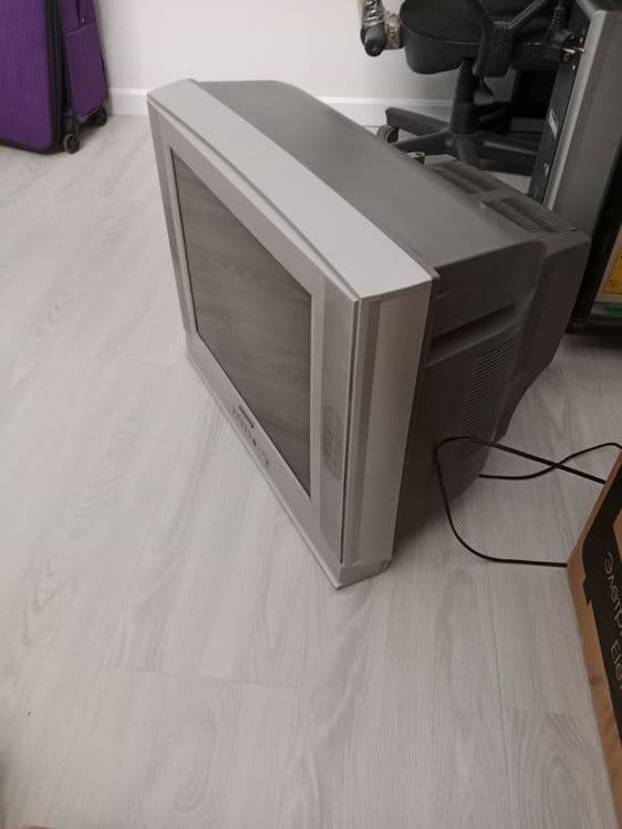 Televizor samsung hamda kompyuter sotiladi — 2