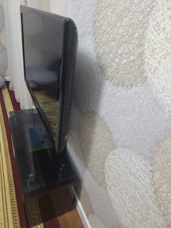 Samsung televizor sotiladi podstavkasi bilan ishli yahshi sostayaniyad — 2