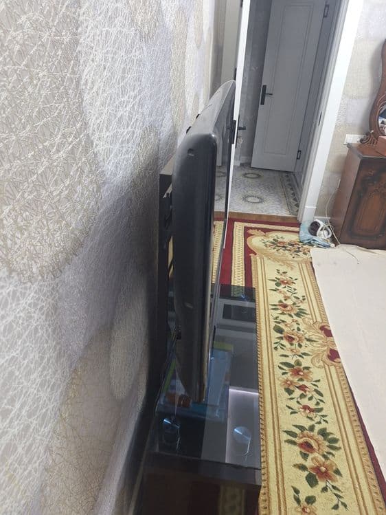 Samsung televizor sotiladi podstavkasi bilan ishli yahshi sostayaniyad — 3