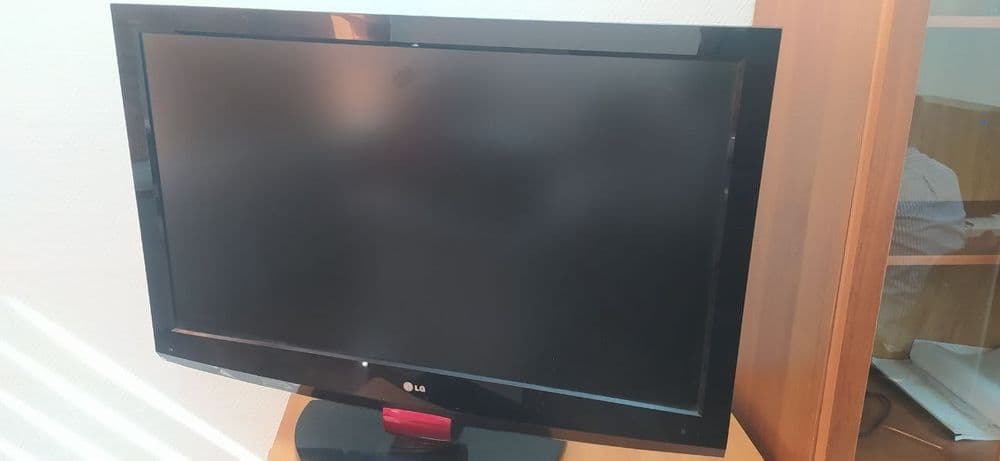 Телевизор LG 42 диагональ — 3