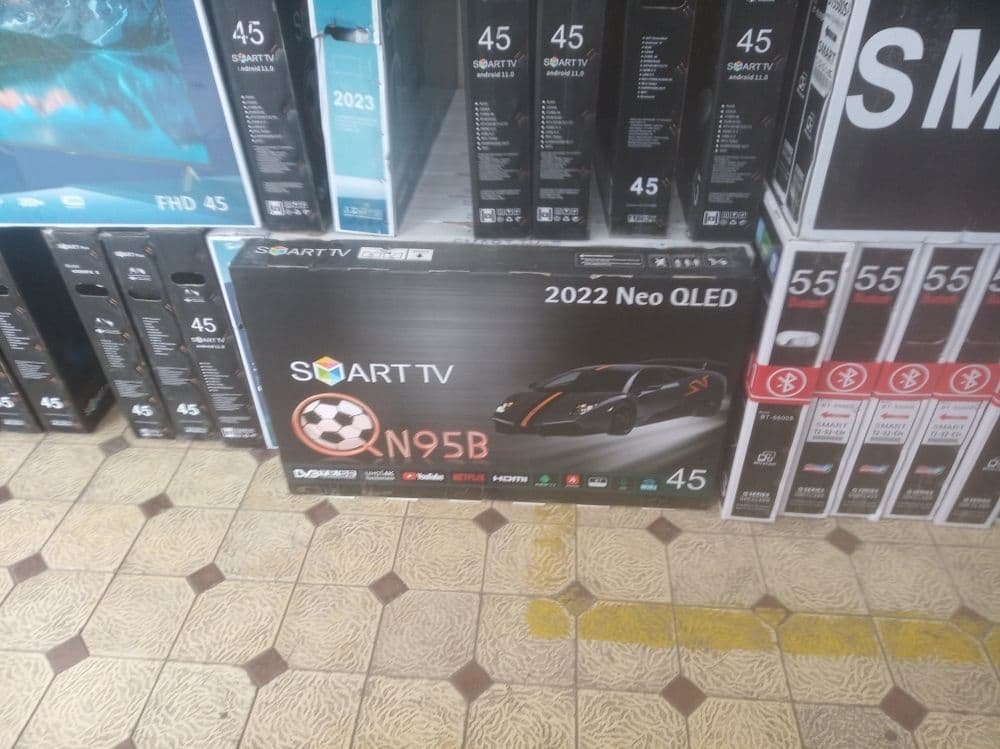 SAMSUNG Smart Android — 3