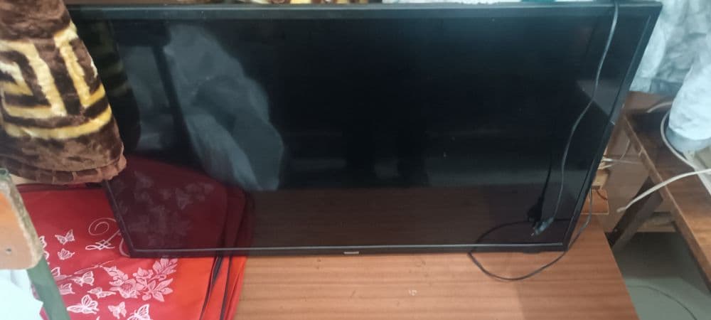 Televizor Roison 42 diaganal Sotiladi Smart Emas! — 2