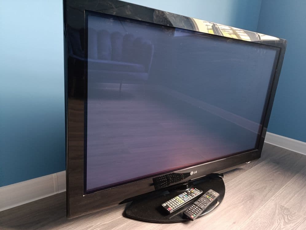 Плазменный телевизор LG 42PG20 в рабочем состоянии. R — 1