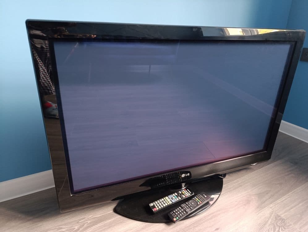 Плазменный телевизор LG 42PG20 в рабочем состоянии. R — 5