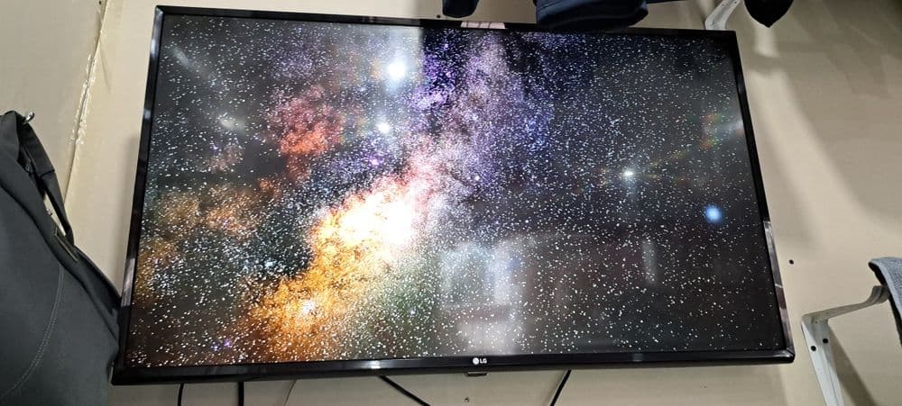Телевизор LG43 Smart Tv в хорошем состоянии — 1