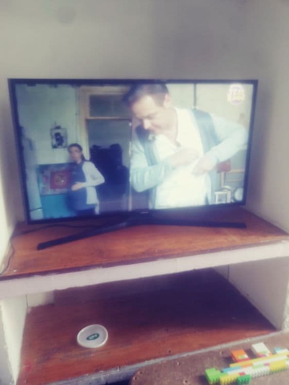SAMSUNG televizor 43 talik — 3