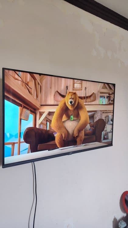 Продам телевизор Artel 43 smart full HD как новый — 2