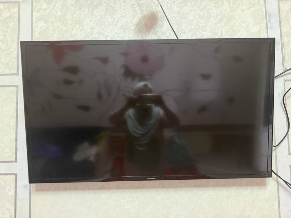 Samsung Tilivizor srochna sotiladi