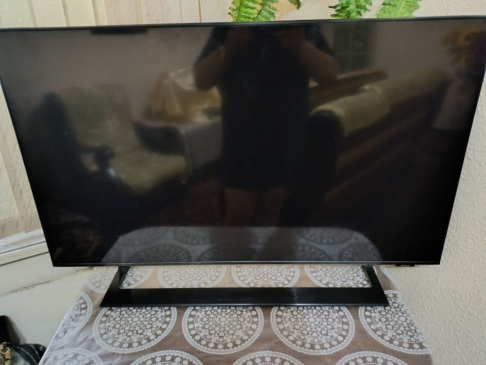 Продаю телефизор Samsung Crystal UHD 4K AU9000 43" — 1