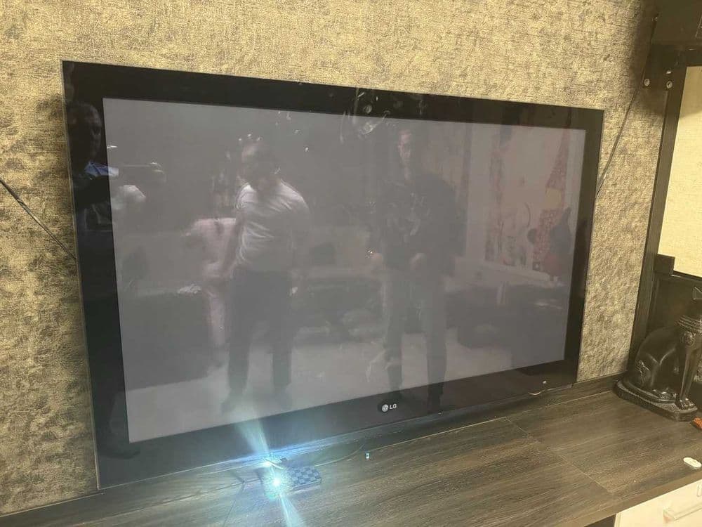 Телевизор LG  65" — 1