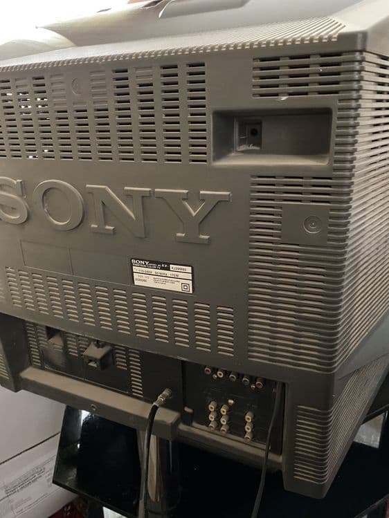 Телевизор Sony Trinitron в идеальном состоянии — 2