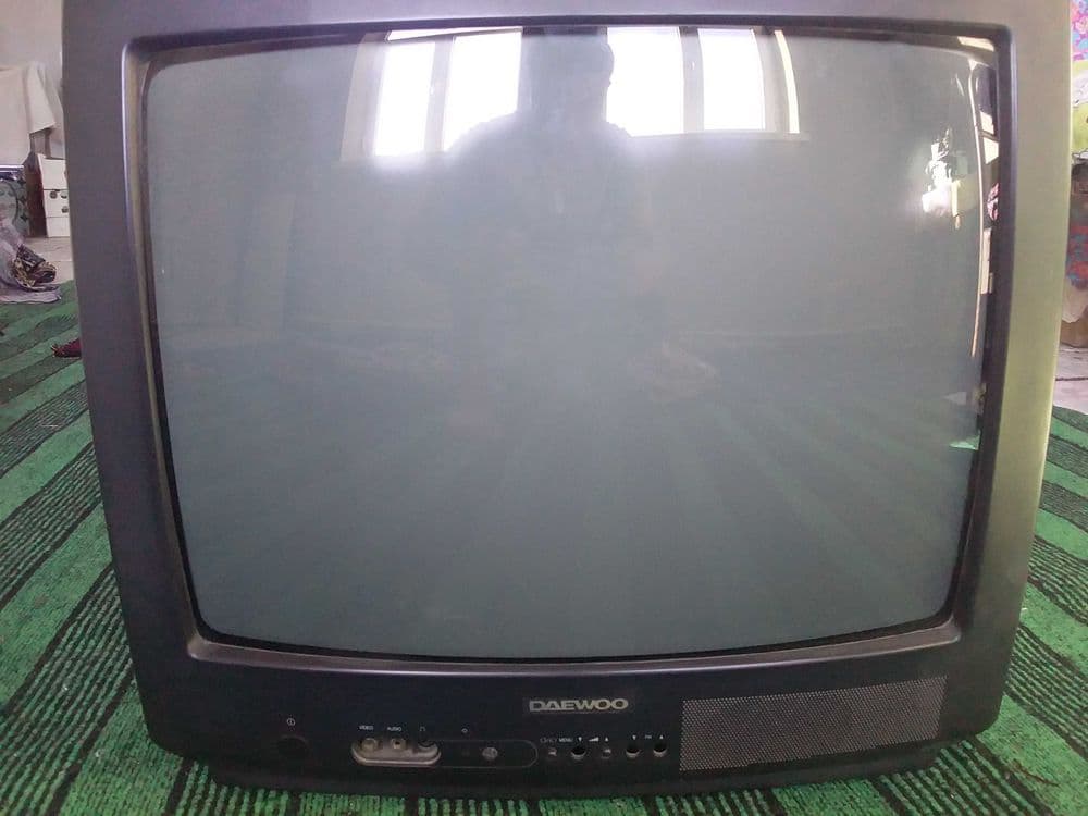 televizor    sotiladi. — 6