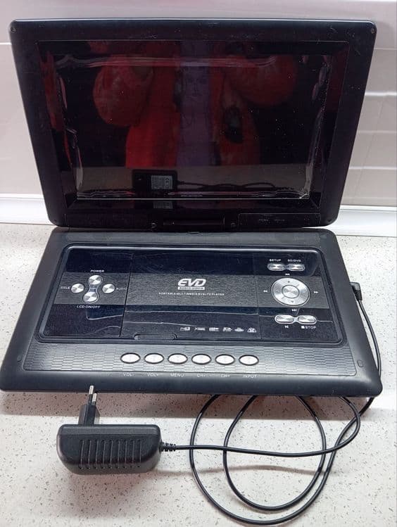 DVD player televizor sotiladi — 2
