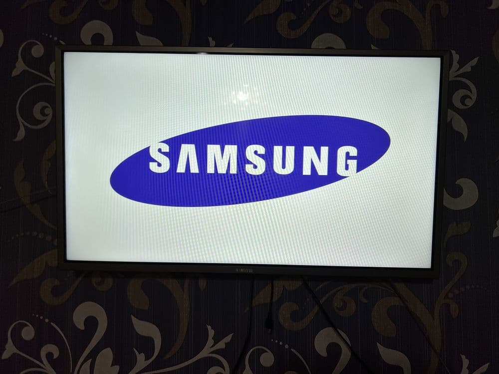 LED телевизор Samsung UE-32M5000 — 1