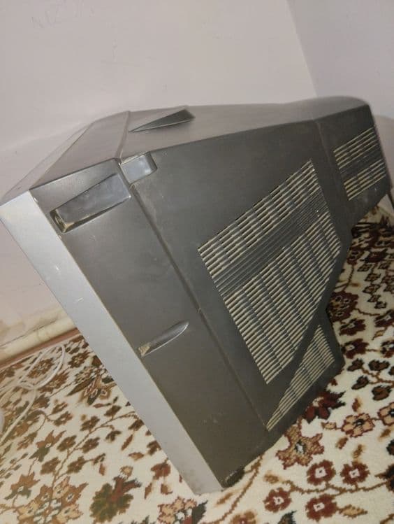 Televizor_LG_300.000 — 1