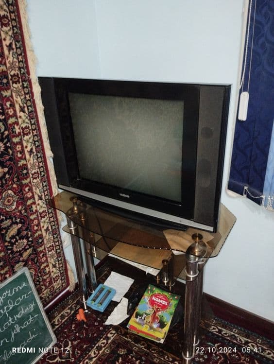 Телевизор и падставщ — 1