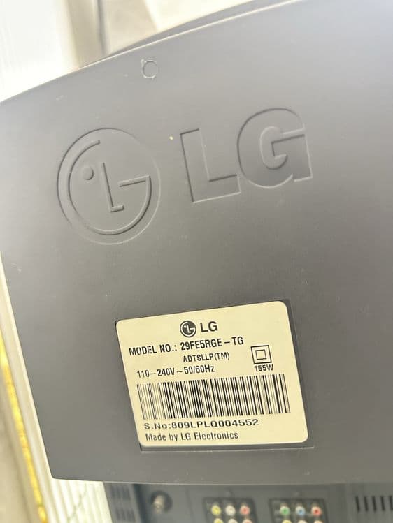 Телевизор LG 74 см с подставкой — 2
