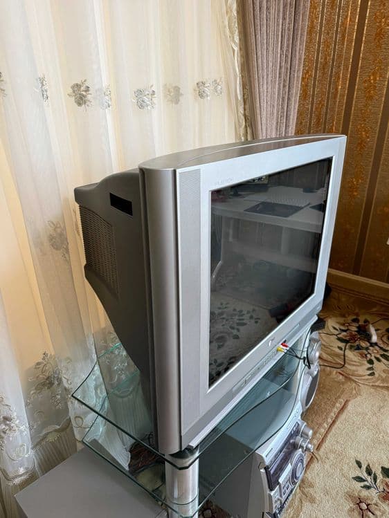 LG 29" CRT TV + DVB-T2 tuner | Komplekt sotiladi — 2