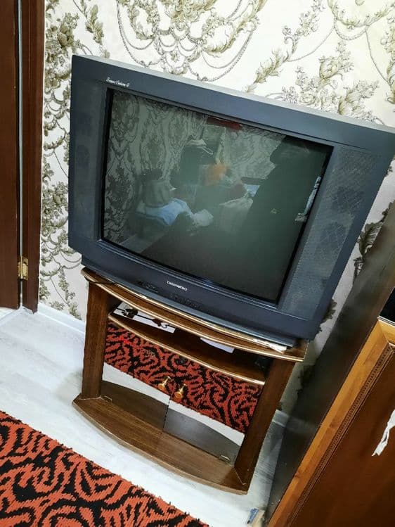 Телевизор с подставкой — 1