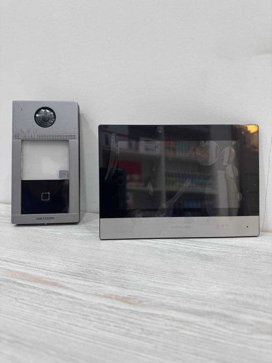Домофон комплект Hikvision DS-KIS604-P (C) — 2