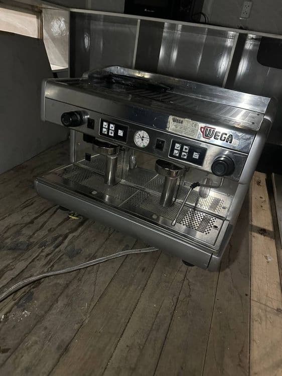 Срочна продоётся WEGA Atlas EVD профессионалная кофемашина — 1