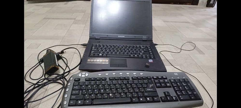 Samsung, 15.4 Noutbuk — 1