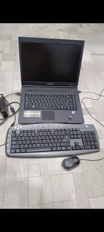 Samsung, 15.4 Noutbuk — 2
