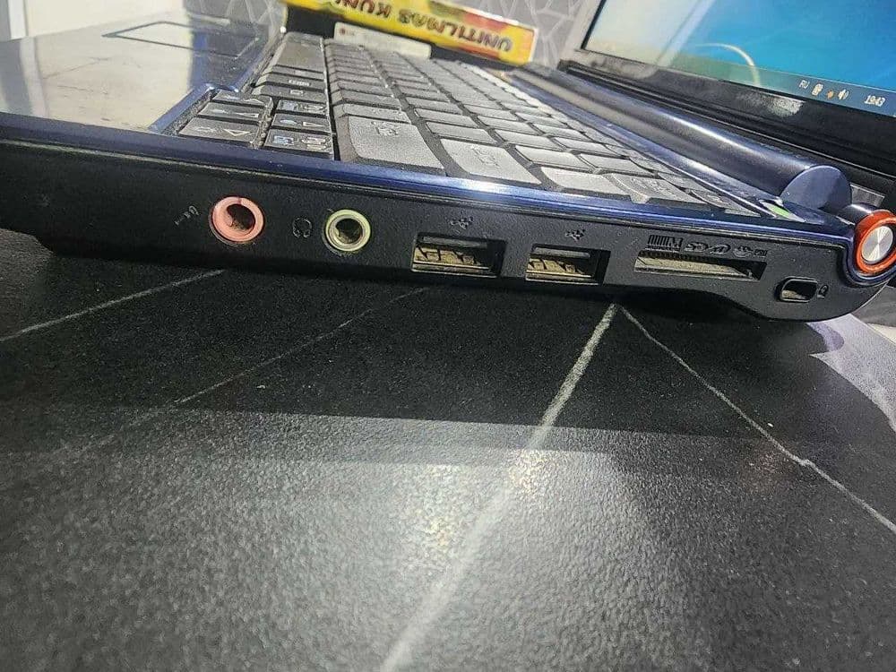 Acer Aspire one ZG5 бюджетный нетбук  windows 7 — 8