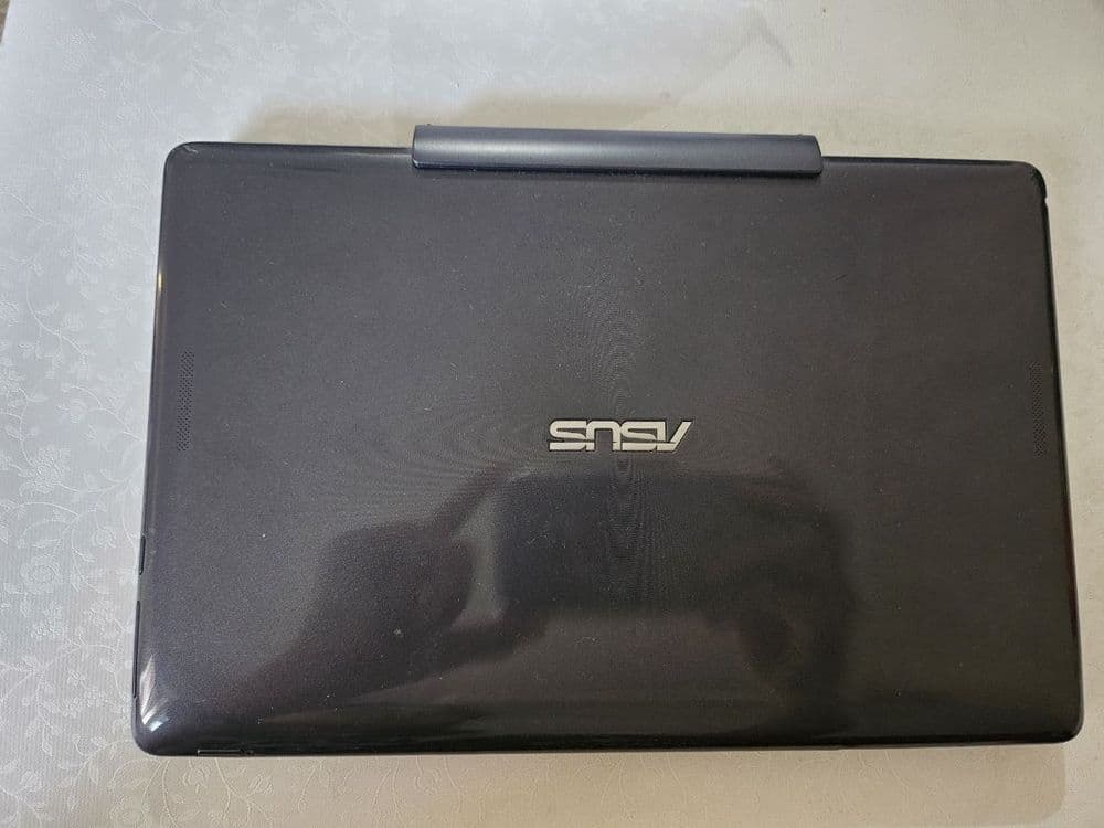 Нэтбук трансформер Asus в рабочем состоянии — 1
