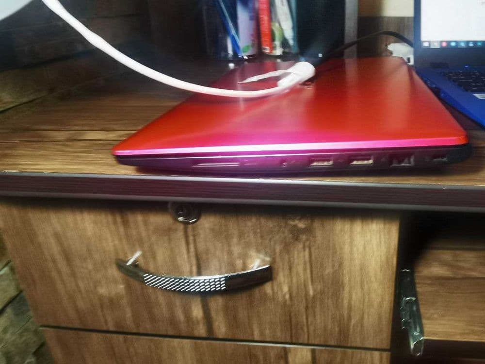 Netbook Asus. Продаю срочно. Торг уместен. 200 дол — 2