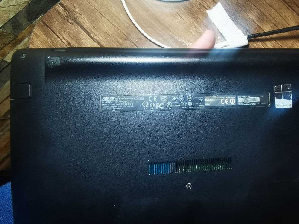 Netbook Asus. Продаю срочно. Торг уместен. 200 дол — 4
