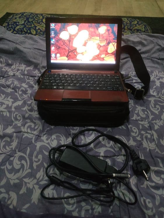 Netbuk acer sotiladi — 2