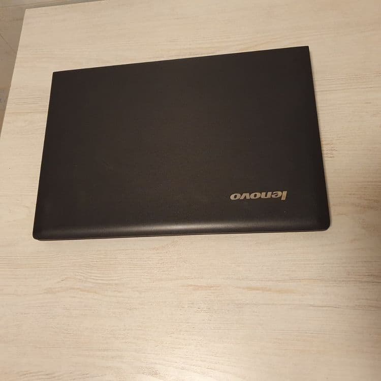 Lenova notebook . — 2