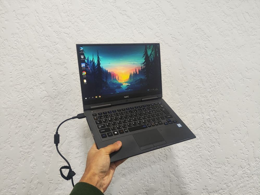 Ультрабук Nec 
Внешне 7/10 СМОТРИТЕ ФОТО 
Процессор - Intel Core I7 75 — 1