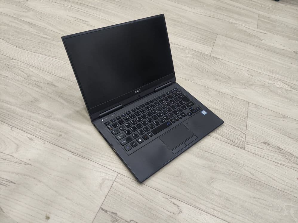 Ультрабук Nec 
Внешне 7/10 СМОТРИТЕ ФОТО 
Процессор - Intel Core I7 75 — 3